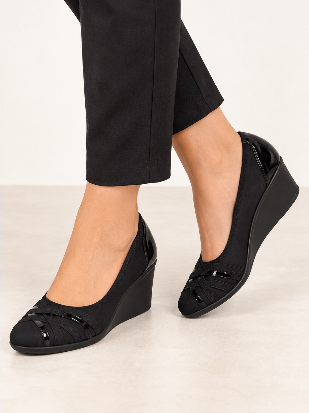 Croft and Barrow Women’s Black Wedge Pumps - Classic Comfort Size 7